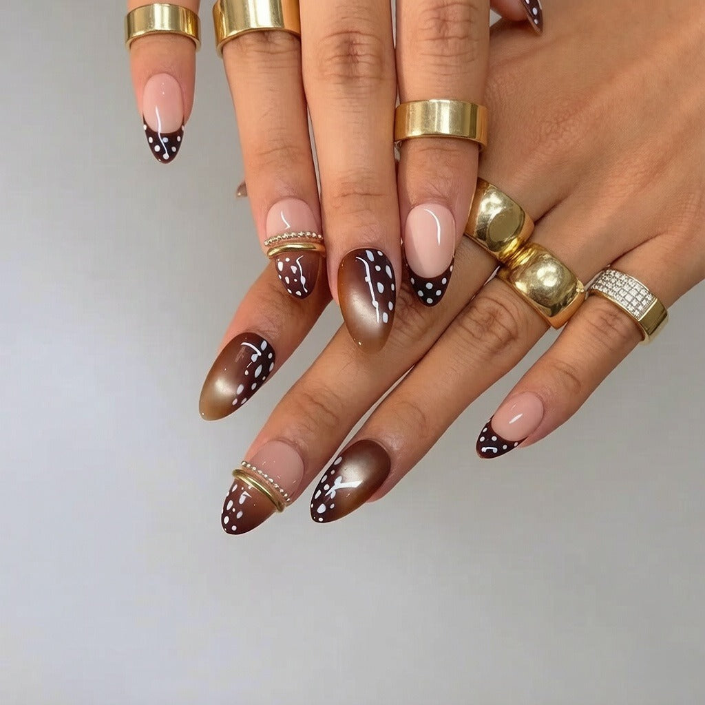 Nailsens Press-on Nails Gilded Doe On-Hand Look