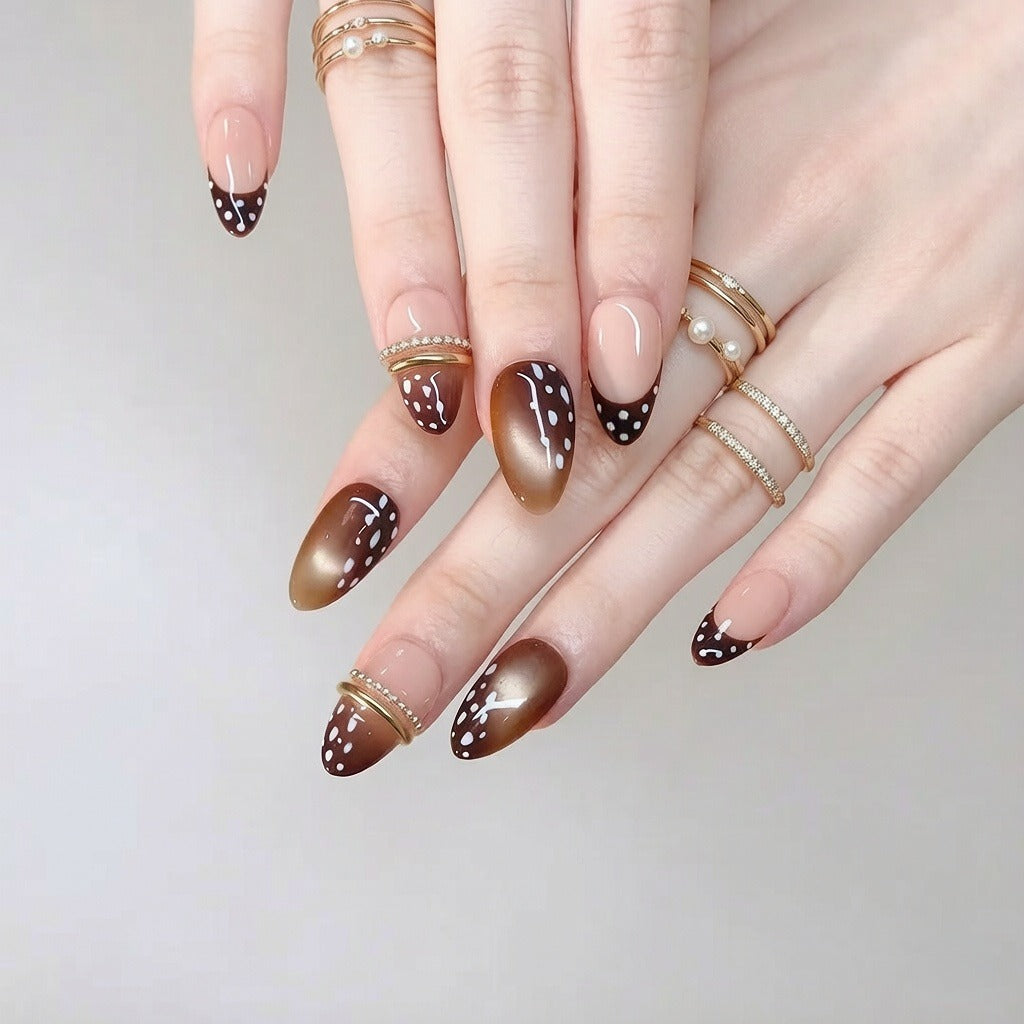 Nailsens Press-on Nails Gilded Doe On-Hand Look